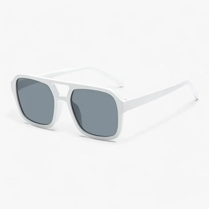 Stevig montuur retro piloten zonnebril. Biedt UV400 bescherming en een tijdloze look.