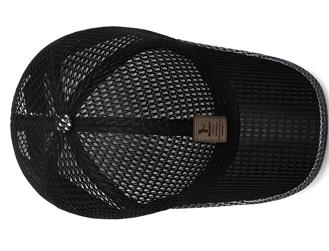 Close-up van de ademende mesh stof van de lichtgewicht unisex sportpet, met verstelbare pasvorm voor running.