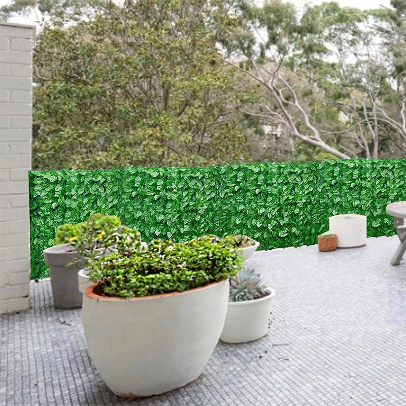 Decoratieve kunstplantenrol voor muur, schutting of balkon; realistisch groen en onderhoudsvrij.