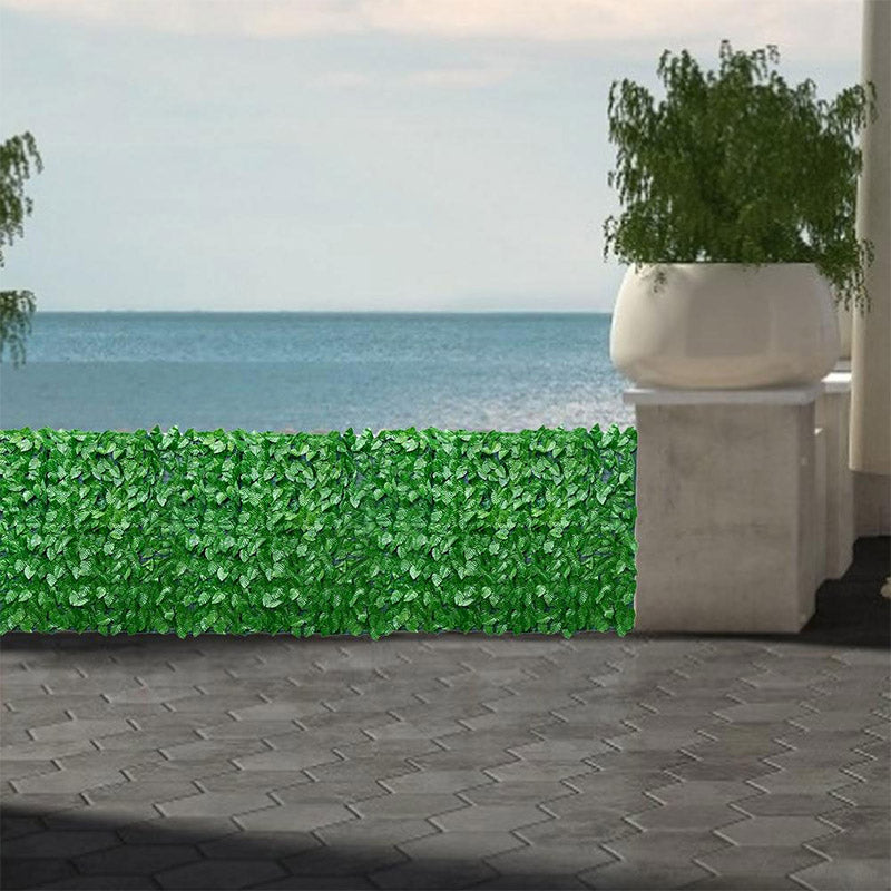 Flexibele kunstplantenrol voor directe privacy en sfeervolle groene decoratie in tuin en balkon.