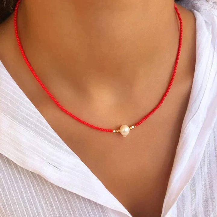 Turkoois getinte zoetwaterparelketting, uniek cadeau en stijlvol accessoire voor dames.