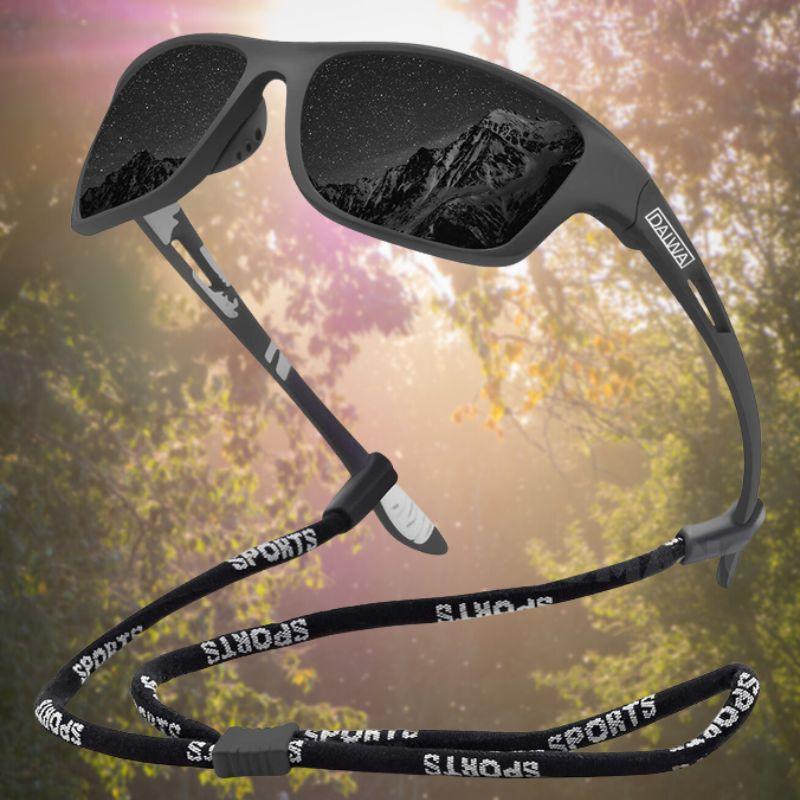 Rode unisex sport zonnebril met UV-bescherming, geschikt voor diverse buitenactiviteiten.