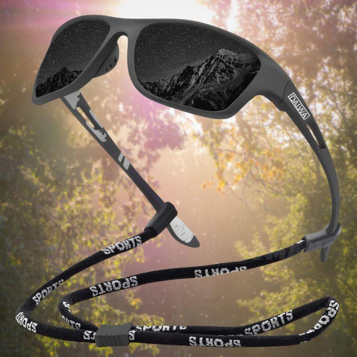 Rode unisex sport zonnebril met UV-bescherming, geschikt voor diverse buitenactiviteiten.