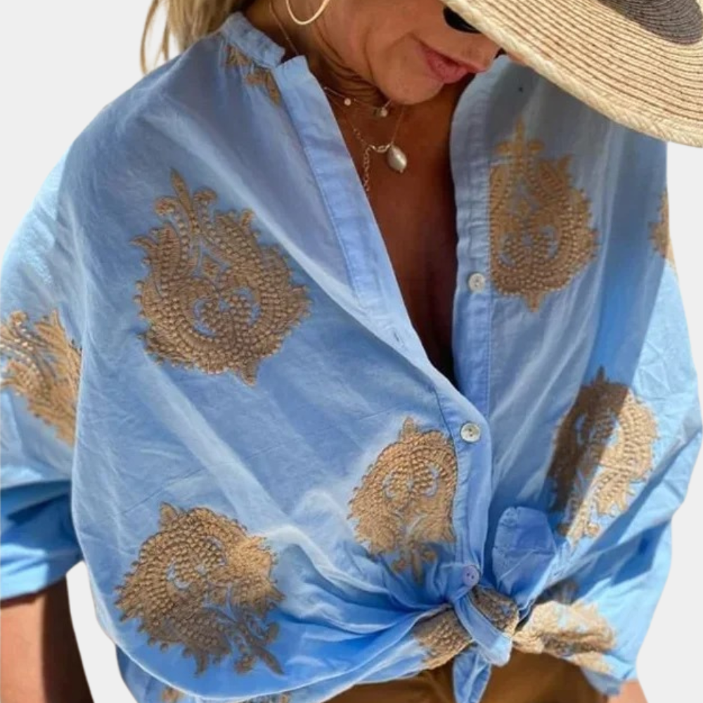 "Prachtige damesblouse met lange mouwen, unieke print en levendige kleuren, ideaal voor elke gelegenheid."