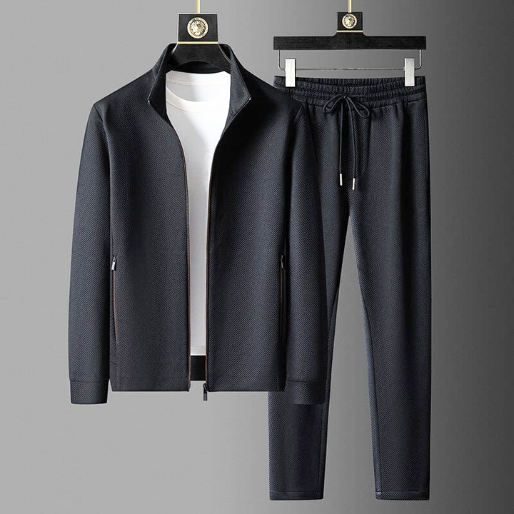 Premium Lucas heren trainingspak in zwart/blauw, stijlvol en comfortabel voor sport & vrije tijd.