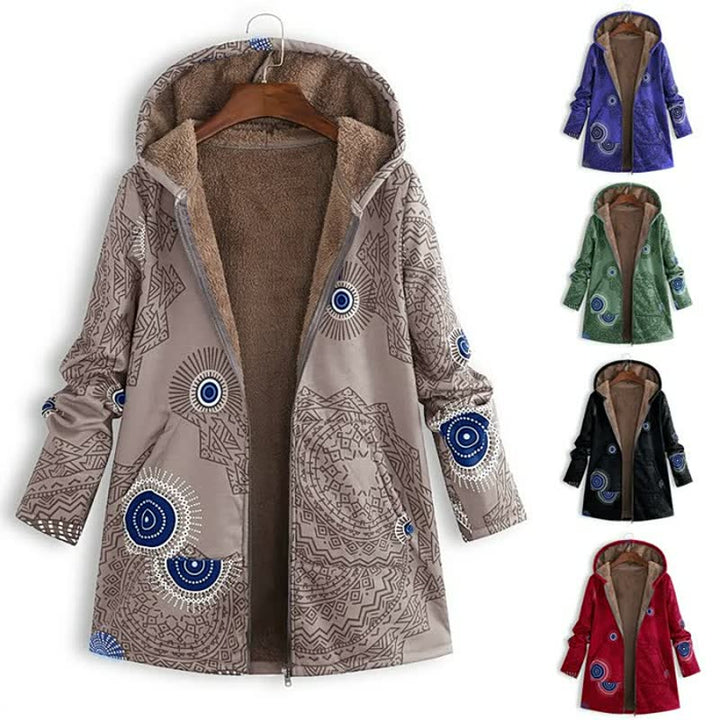 Zijaanzicht van de stijlvolle dames winterjas met capuchon, moderne damesmode buitenkleding.