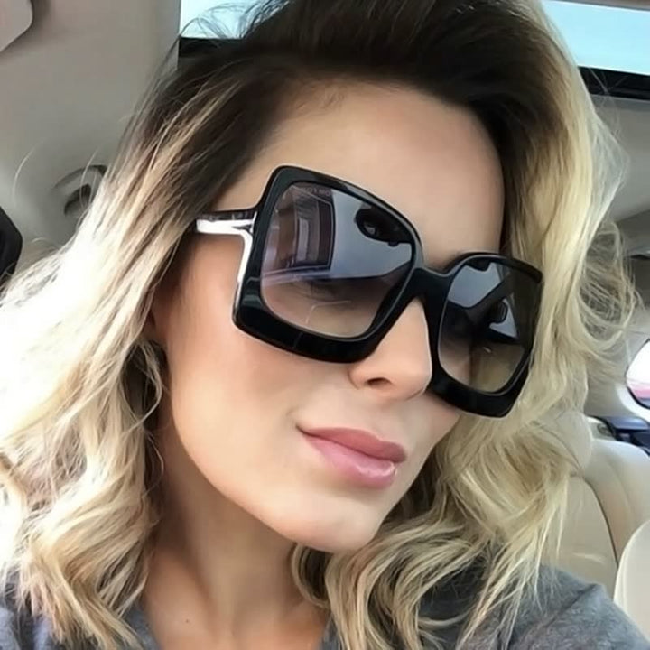 LeopardGlasses™ trendy dames zonnebril met opvallende jaguarprint. Combineert mode en comfort perfect.