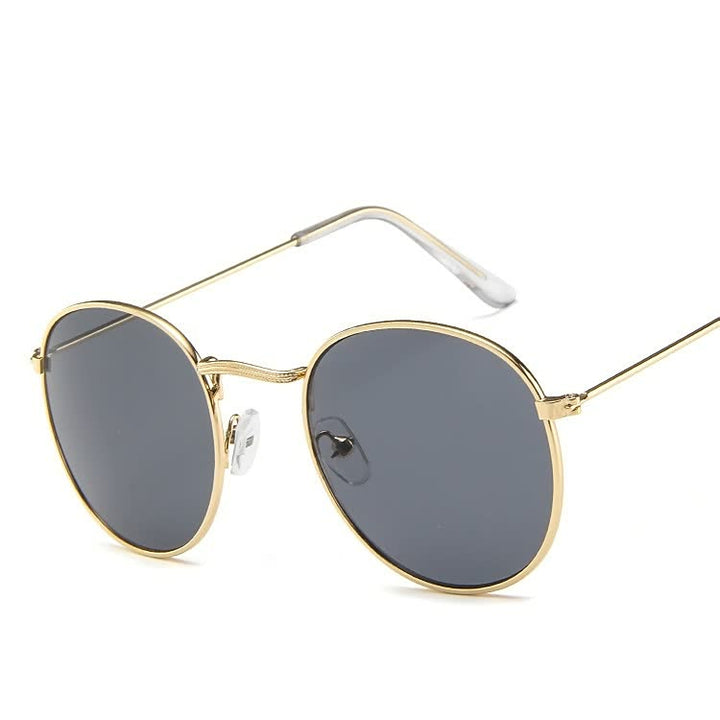 Trendy RetroGlasses™ dames zonnebril, perfect voor zomer en modebewuste vrouwen. Stijlvol accessoire.