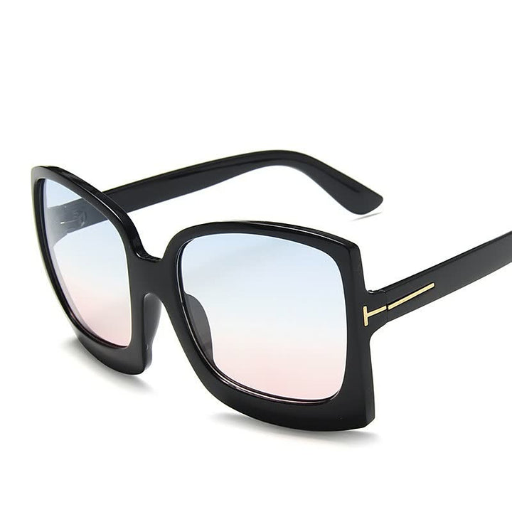 Modieuze dames zonnebril, LeopardGlasses™, met unieke jaguarprint. Biedt UV-bescherming en flair.