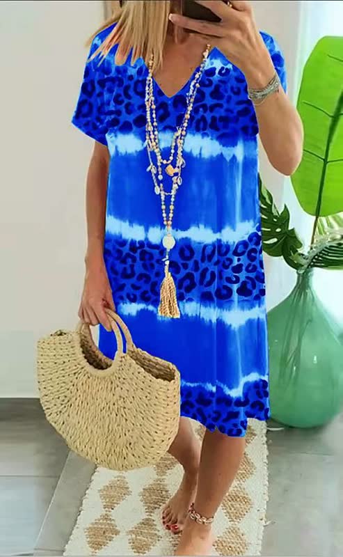 Luchtige dames zomerjurk met comfortabele losse pasvorm en elegante V-hals, ideaal voor warme dagen.