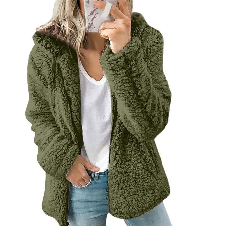 Comfortabele FluffyCoat™ damesjas met warme capuchon. Geschikt als tussenjas of vest voor outdoor.