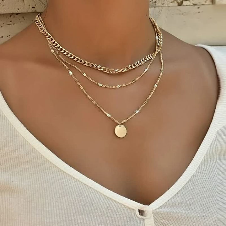 Roségouden 3Chains™ ketting, een stralend sieraad dat elegantie toevoegt aan je outfit.