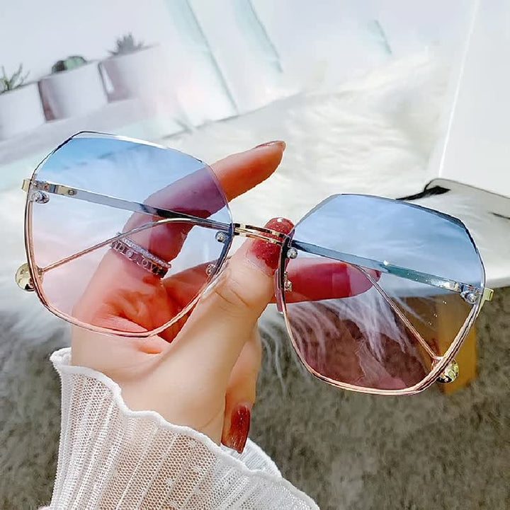 Zomerse dames zonnebril met grote, trendy glazen. Een kleurrijke eyecatcher voor elke outfit.