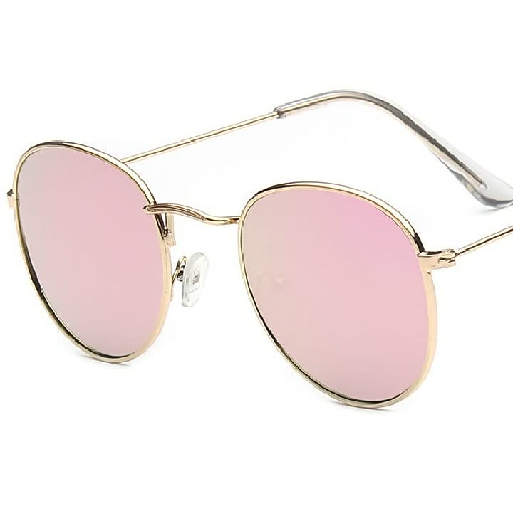 Stijlvolle dames retro zonnebril, een trendy mode accessoire voor de zomer. Unieke stijl en oogmode.