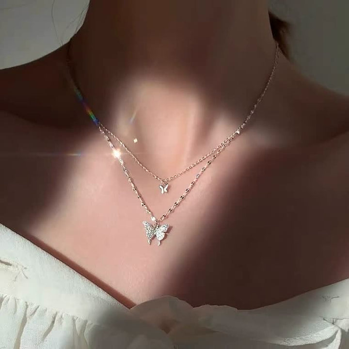 Elegante zilveren vlinderketting, perfect geschenk voor vrouwen die van delicate sieraden houden.