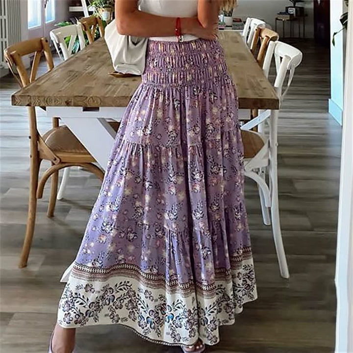 Comfortabele en elegante lange damesrok, perfecte zomerstijl met bloemenprint.