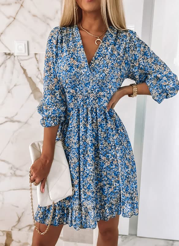 Boho-stijl gebloemde mini jurk voor dames, perfect als zomerjurk of feestelijke outfit.