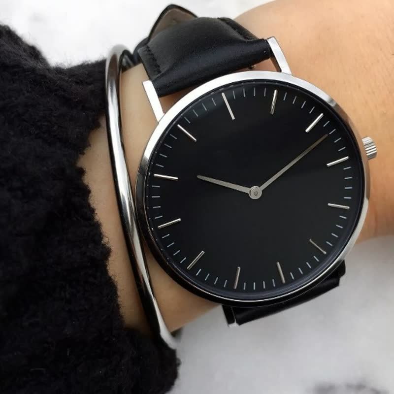 Tijdloos dameshorloge van CrystalWatch™ met een minimalistische en stijlvolle uitstraling.