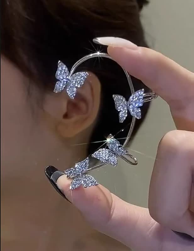 Luxe dames oorclip met vlinder design, geen piercings nodig. Ideaal voor elegante feestoutfits.