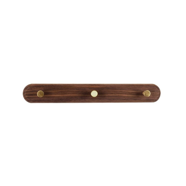 Moderne houten wandkapstok met glimmende messing haken, perfect voor een eigentijdse hal of entree.