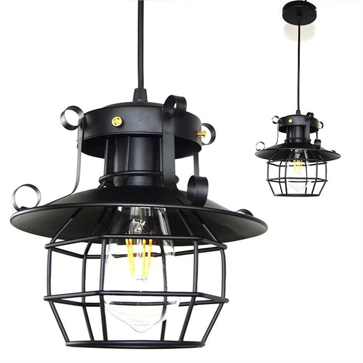 Robuuste industriële plafondlamp, antiek brons design, perfect als woonkamer of eetkamer verlichting.