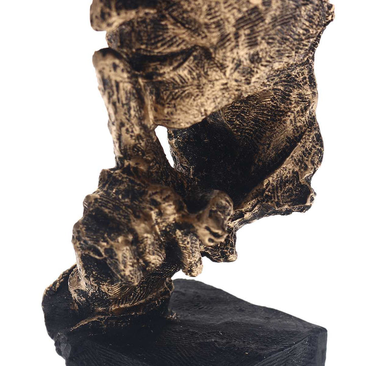 Trendy gouden abstracte sculptuur Soren, een blikvanger voor woonkamer of kantoor decoratie.
