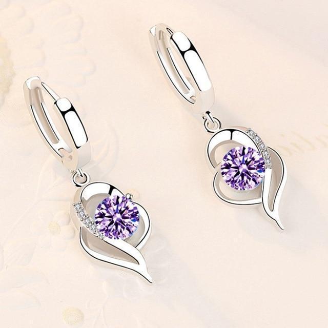 Zilveren oorbellen bloem design met roze zirkonia. Modieuze Amelina oorstekers voor dames.