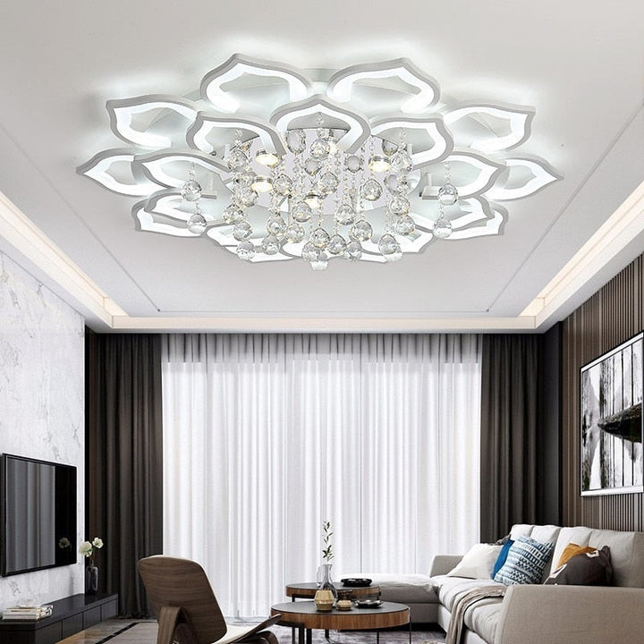 Moderne design LumiLotus plafondlamp van kristal, perfect als dimbare sfeerlicht in elk interieur.