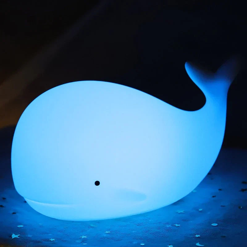 USB-oplaadbaar walvis nachtlampje, zacht siliconen design, ideaal als kinderlampje in de slaapkamer.