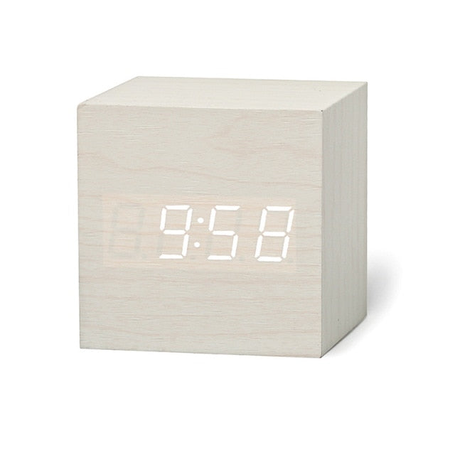 Digitale LED wekker CubeGlow met nachtmodus, kubus design en temperatuurweergave. Moderne slaapkamerklok.