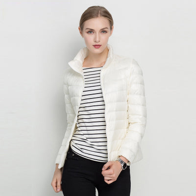 Elegante dames herfstjas Alina. Warme, lichtgewicht gewatteerde bovenkleding; perfecte casual winterjas voor vrouwen.