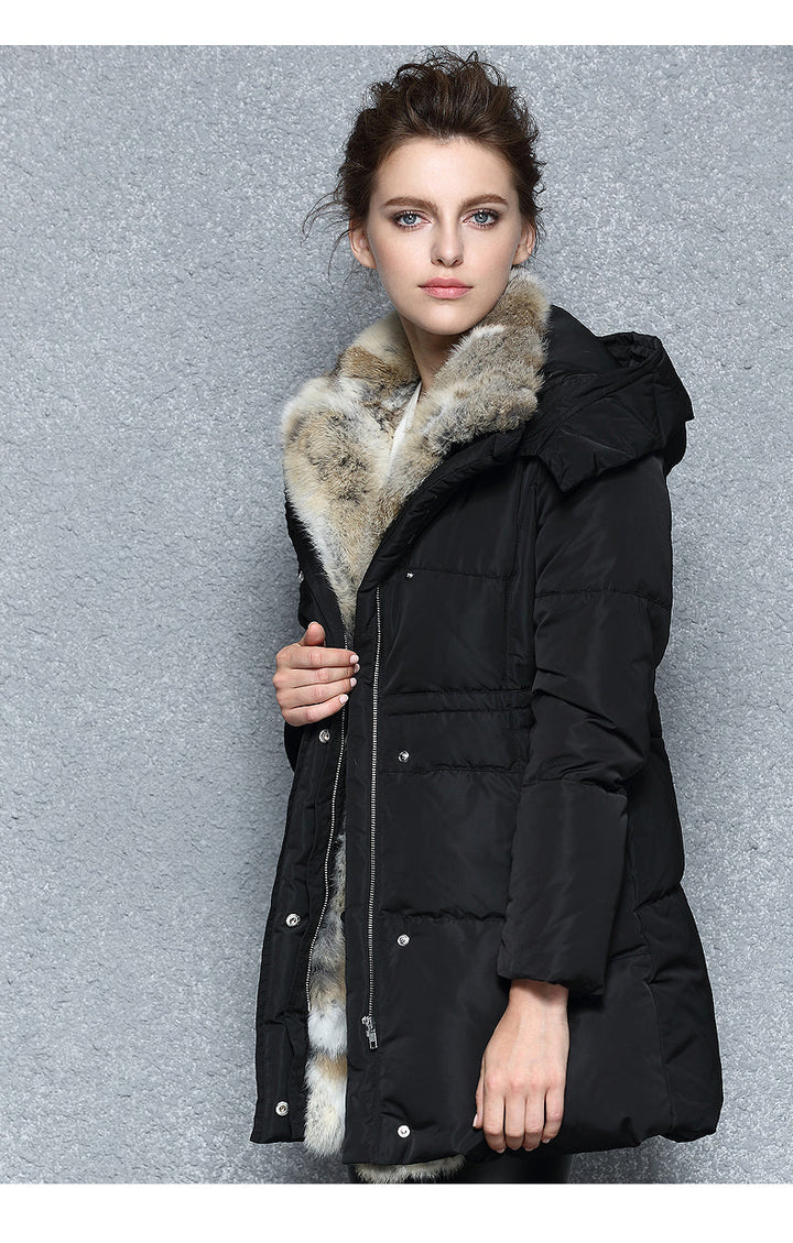 Stijlvolle en warme dames winterjas, parka-model met capuchon.