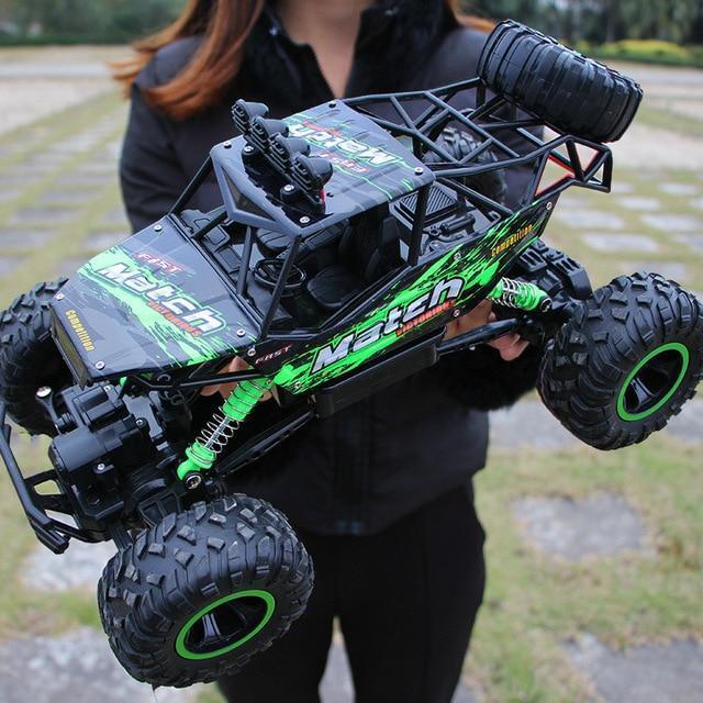 Stoere 4x4 RC monstertruck, ontworpen voor ultiem offroad rijplezier. Duurzaam speelgoed voor alle leeftijden.