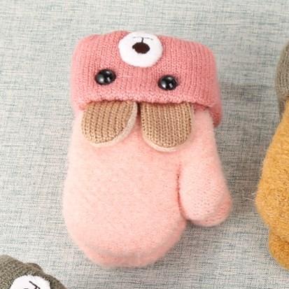 Babywantjes met konijnenprint en koord om ze niet te verliezen. Houdt kleine handjes warm.