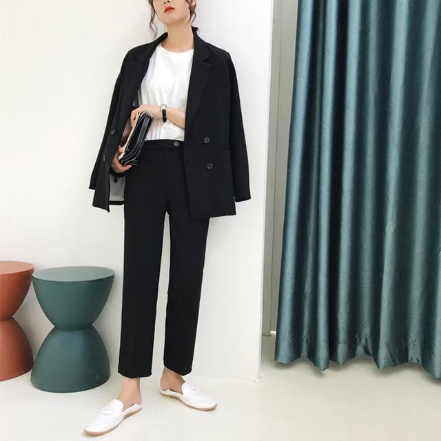 Dames vintage lente/zomer pak: elegante blazer en broek set, professioneel en comfortabel. Ideaal voor zakelijke looks.