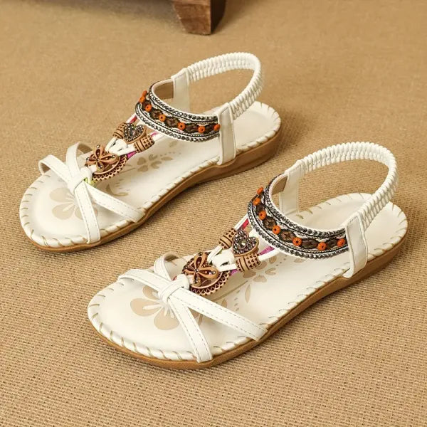 Beige orthopedische dames sandaal, met focus op de ademende en comfortabele materialen.