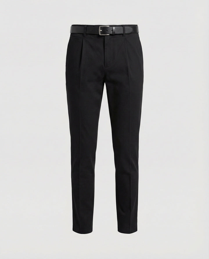 Comfortabele pasvorm van de moderne heren chino broek, veelzijdig en stijlvol voor dagelijks gebruik.