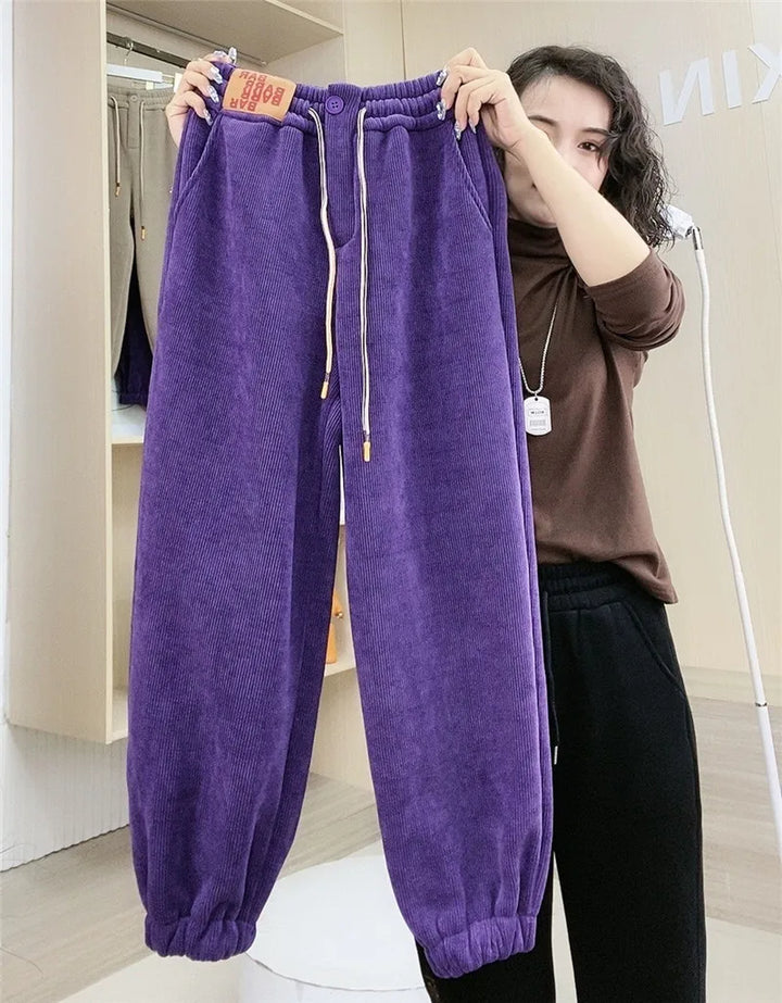 Warme dames sportbroek, fleece gevoerd, geschikt voor winterse trainingen of casual gebruik.