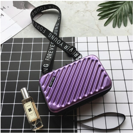 Trendy dames PVC tasje, compact en elegant, perfect voor een avondje uit of dagelijks gebruik.