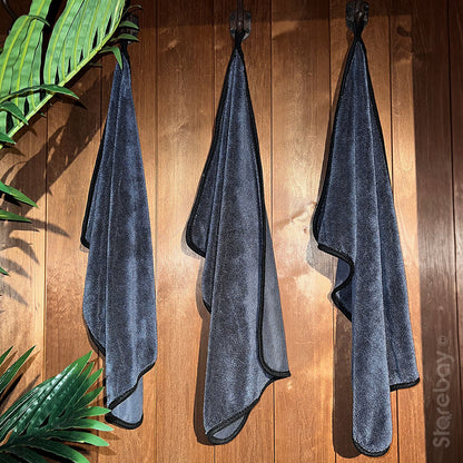"QuickDry droogdoek absorptiekracht, gedraaide microvezels, streeploze afwerking, ideaal voor glazen oppervlakken."