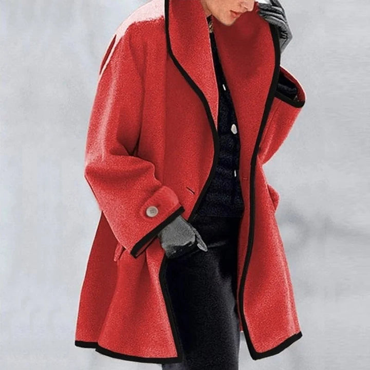 Stijlvolle dames wintermode: Warme wollen trenchcoat Emma, lange jas met getailleerd silhouet.