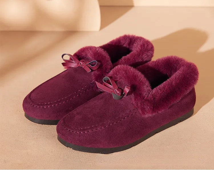 Stijlvolle zwarte dames pantoffels, zacht en warm, ideaal voor de wintermaanden.