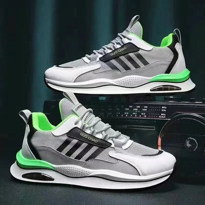 "Retro heren sneakers, suède en mesh, met slijtvaste zool, beige en oranje tinten, vetersluiting, comfortabel en ademend."
