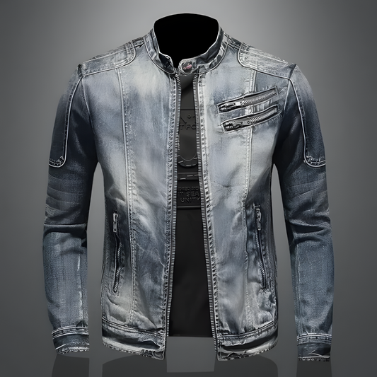 "Retro spijkerjack in iconische bikerstijl, robuust denim, avontuurlijke uitstraling, veelzijdige mannenjas."