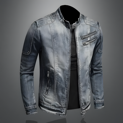 "Retro spijkerjack in iconische bikerstijl, robuust denim, avontuurlijke uitstraling, veelzijdige mannenjas."