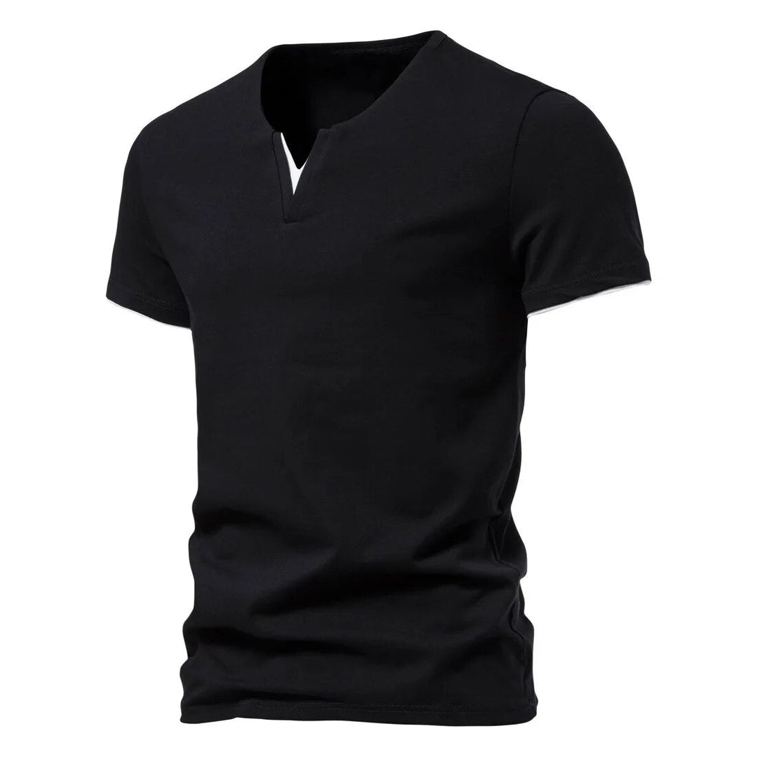 Zwart slim fit heren T-shirt met V-hals, comfortabel voor dagelijks gebruik. Stijlvolle herenkleding basic.