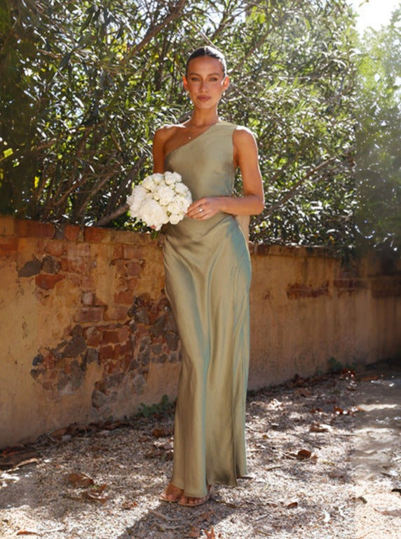 Groene one-shoulder galajurk voor dames met elegante split, perfecte pasvorm voor een geklede en chique look.