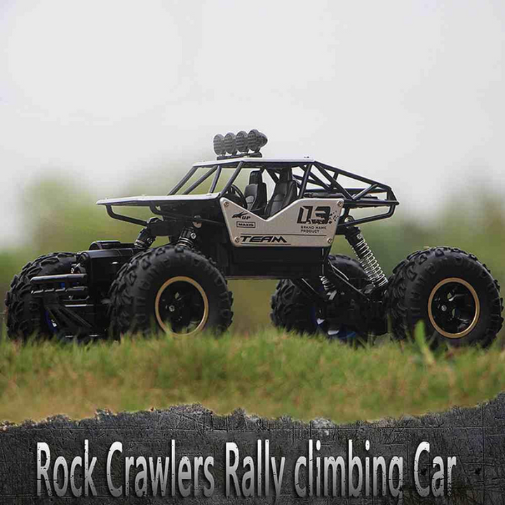 RC auto 4x4 verkent ruig offroad terrein; robuust en afstandbestuurbaar speelgoed voor avontuur.
