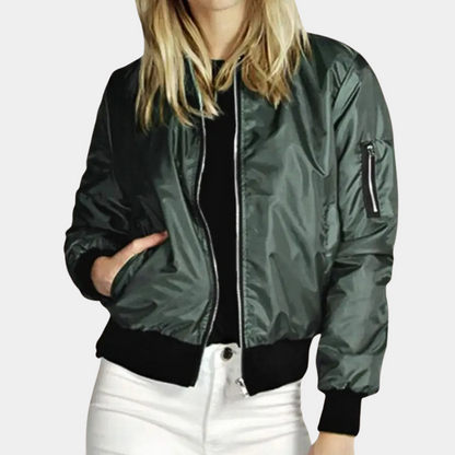 "Rode Ilaria zomerjas voor dames, lichtgewicht bomberjack in trendy kleur, ideaal voor zomerdagen, met zakken en ritssluiting