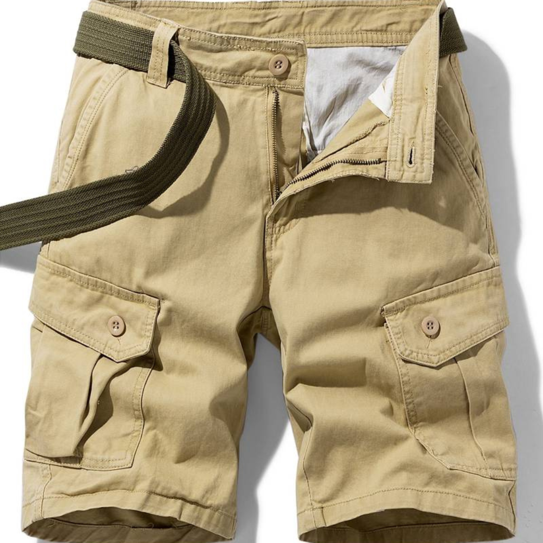Praktische heren cargo broek met meerdere opbergzakken, ideaal als comfortabele zomer short voor dagelijks gebruik.